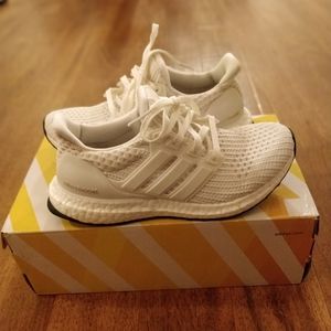 White Adidas Ultraboosts